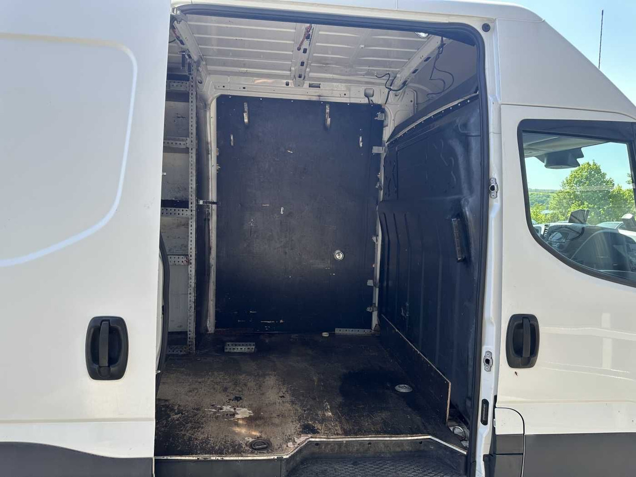 Iveco Daily 50C16 R4.100mm *AHK*Automatik*Ladekran* - Kravas mikroautobuss: foto 5 Iveco Daily 50C16 R4.100mm *AHK*Automatik*Ladekran* - Kravas mikroautobuss: foto 5