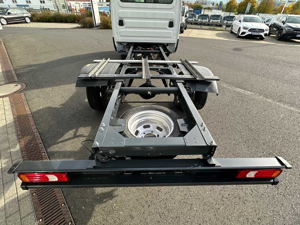 Iveco Daily 50C18 3.0L *R3750mm*Navi*Klima* 3x - Šasija kravas automašīna: foto 5 Iveco Daily 50C18 3.0L *R3750mm*Navi*Klima* 3x - Šasija kravas automašīna: foto 5