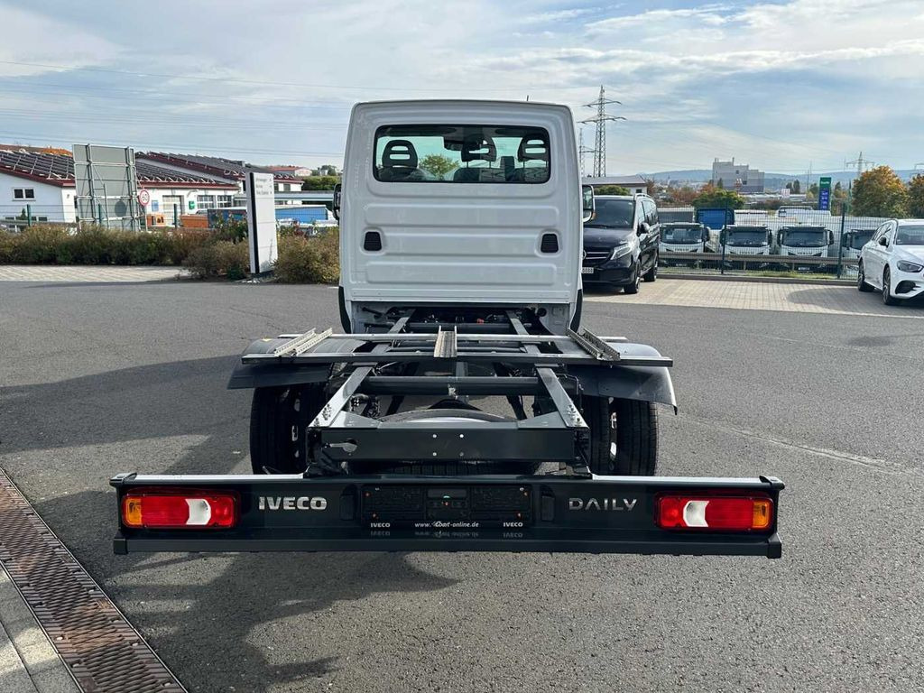 Iveco Daily 50C18 3.0L *R3750mm*Navi*Klima* 3x - Šasija kravas automašīna: foto 4 Iveco Daily 50C18 3.0L *R3750mm*Navi*Klima* 3x - Šasija kravas automašīna: foto 4