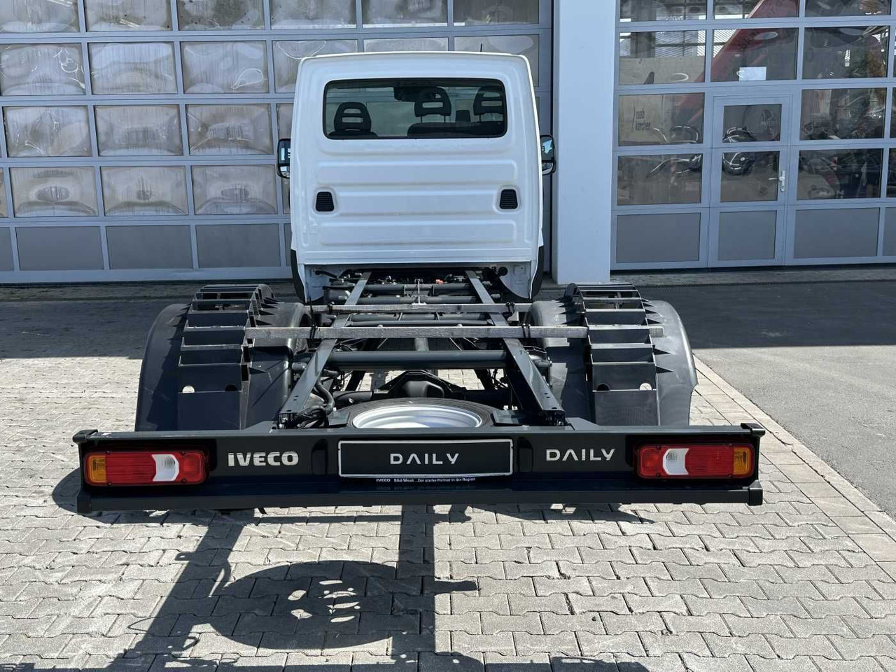 Iveco Daily 50C18 H 3.0L *R4.350mm*Klima* - Šasija kravas automašīna: foto 4 Iveco Daily 50C18 H 3.0L *R4.350mm*Klima* - Šasija kravas automašīna: foto 4