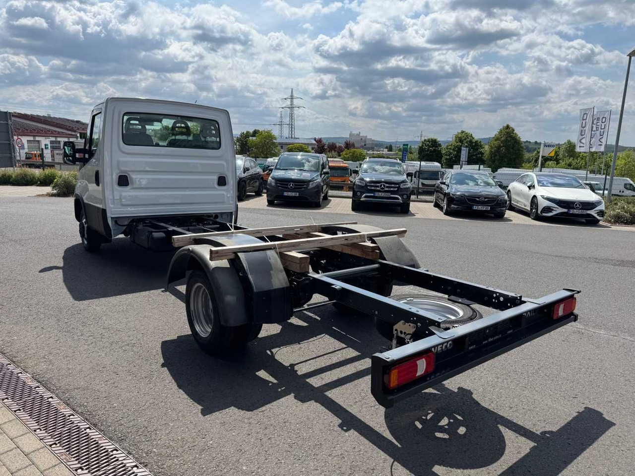 Iveco Daily 50C18 HA8 3.0L *R4.350mm*Klima*Automatik* - Šasija kravas automašīna: foto 4 Iveco Daily 50C18 HA8 3.0L *R4.350mm*Klima*Automatik* - Šasija kravas automašīna: foto 4