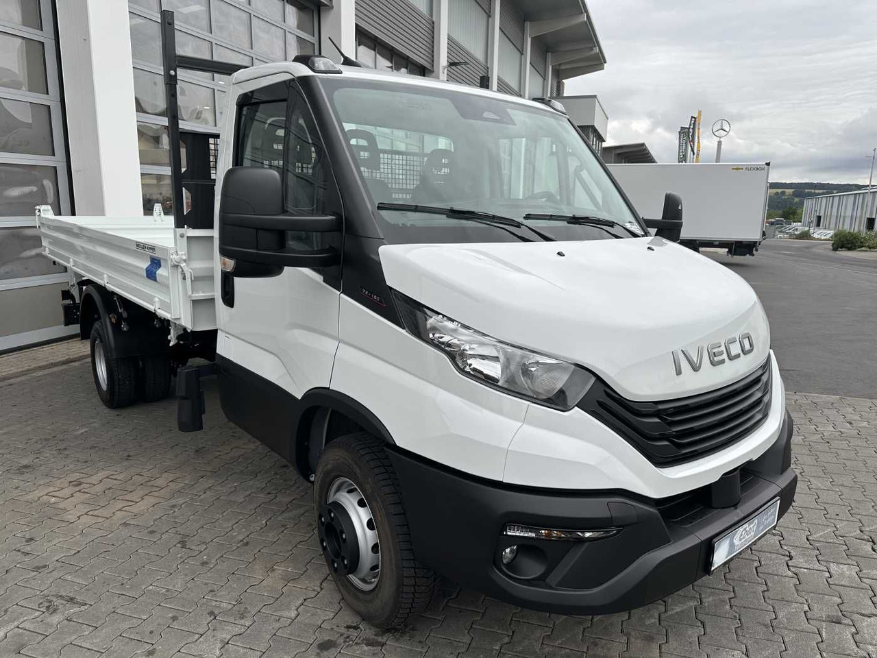 Iveco Daily 70C18H 3-S.-Kipper *R3.750mm*2xAHK* 4x - Komercauto pašizgāzējs: foto 3 Iveco Daily 70C18H 3-S.-Kipper *R3.750mm*2xAHK* 4x - Komercauto pašizgāzējs: foto 3