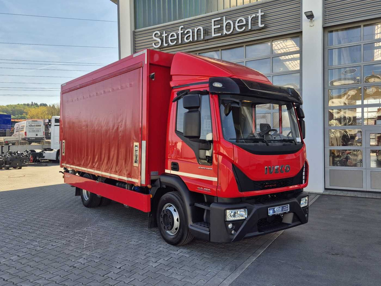 Iveco Eurocargo ML140E25/P Schiebeplanen LBW 1.500kg - Kravas automašīna dzērienu pārvadāšanai: foto 3 Iveco Eurocargo ML140E25/P Schiebeplanen LBW 1.500kg - Kravas automašīna dzērienu pārvadāšanai: foto 3