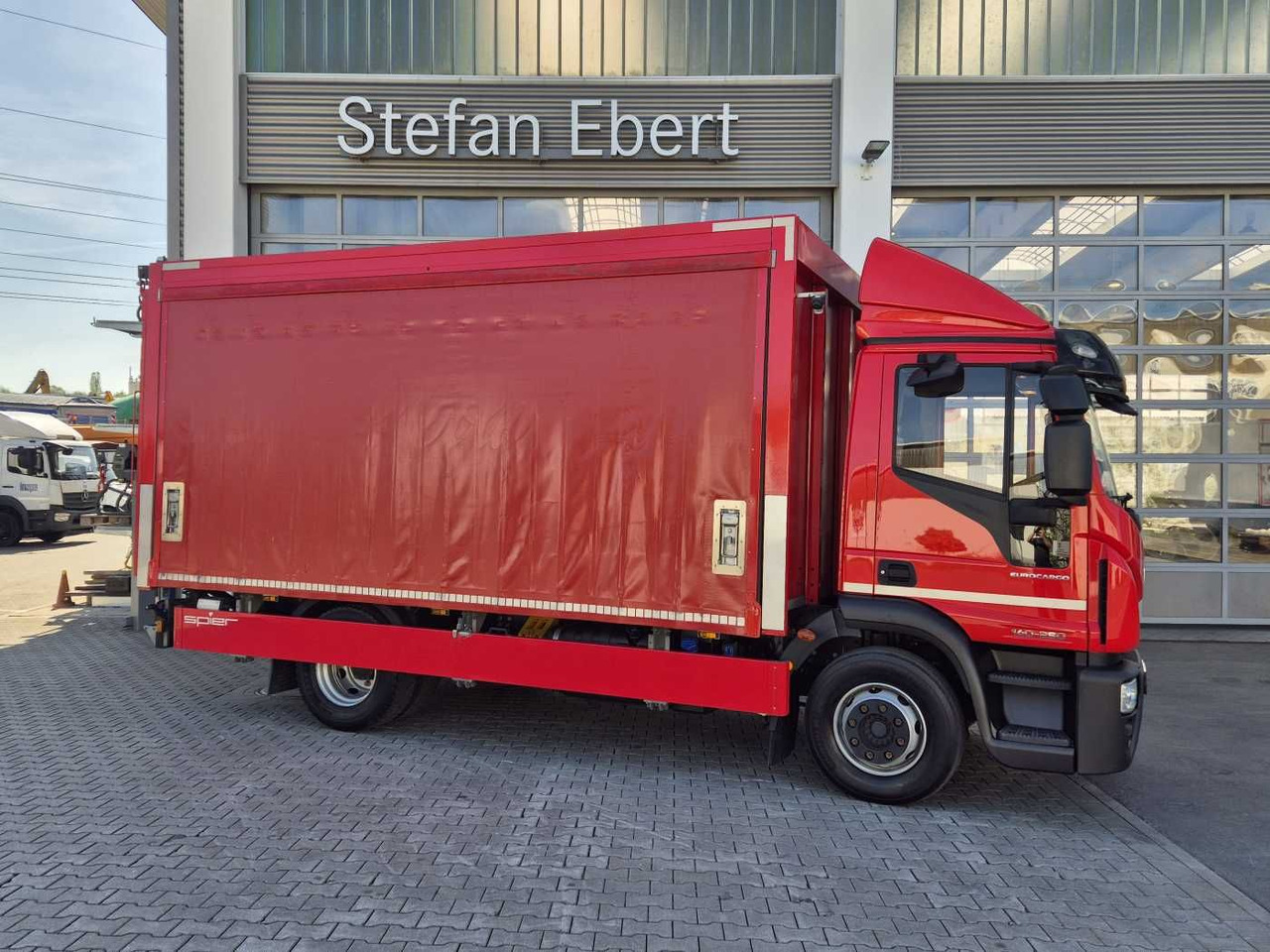 Iveco Eurocargo ML140E25/P Schiebeplanen LBW 1.500kg - Kravas automašīna dzērienu pārvadāšanai: foto 5 Iveco Eurocargo ML140E25/P Schiebeplanen LBW 1.500kg - Kravas automašīna dzērienu pārvadāšanai: foto 5