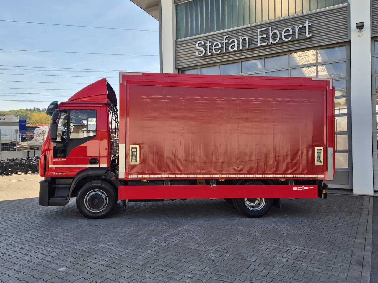 Iveco Eurocargo ML140E25/P Schiebeplanen LBW 1.500kg - Kravas automašīna dzērienu pārvadāšanai: foto 4 Iveco Eurocargo ML140E25/P Schiebeplanen LBW 1.500kg - Kravas automašīna dzērienu pārvadāšanai: foto 4