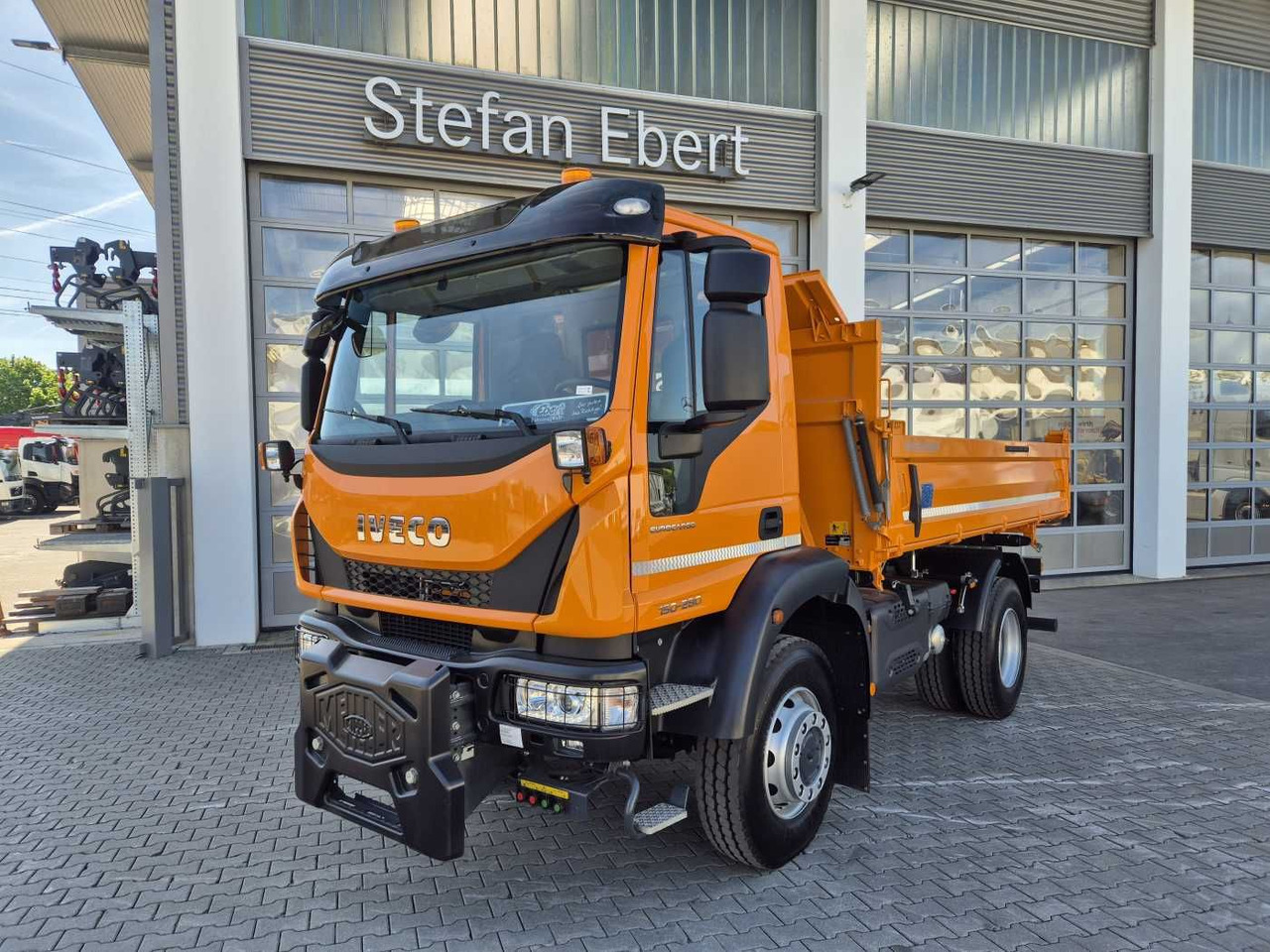 Iveco Eurocargo ML150E28W 4x4 Winterdienst Vorb. 2xAHK - Kravas automašīna pašizgāzējs: foto 2 Iveco Eurocargo ML150E28W 4x4 Winterdienst Vorb. 2xAHK - Kravas automašīna pašizgāzējs: foto 2