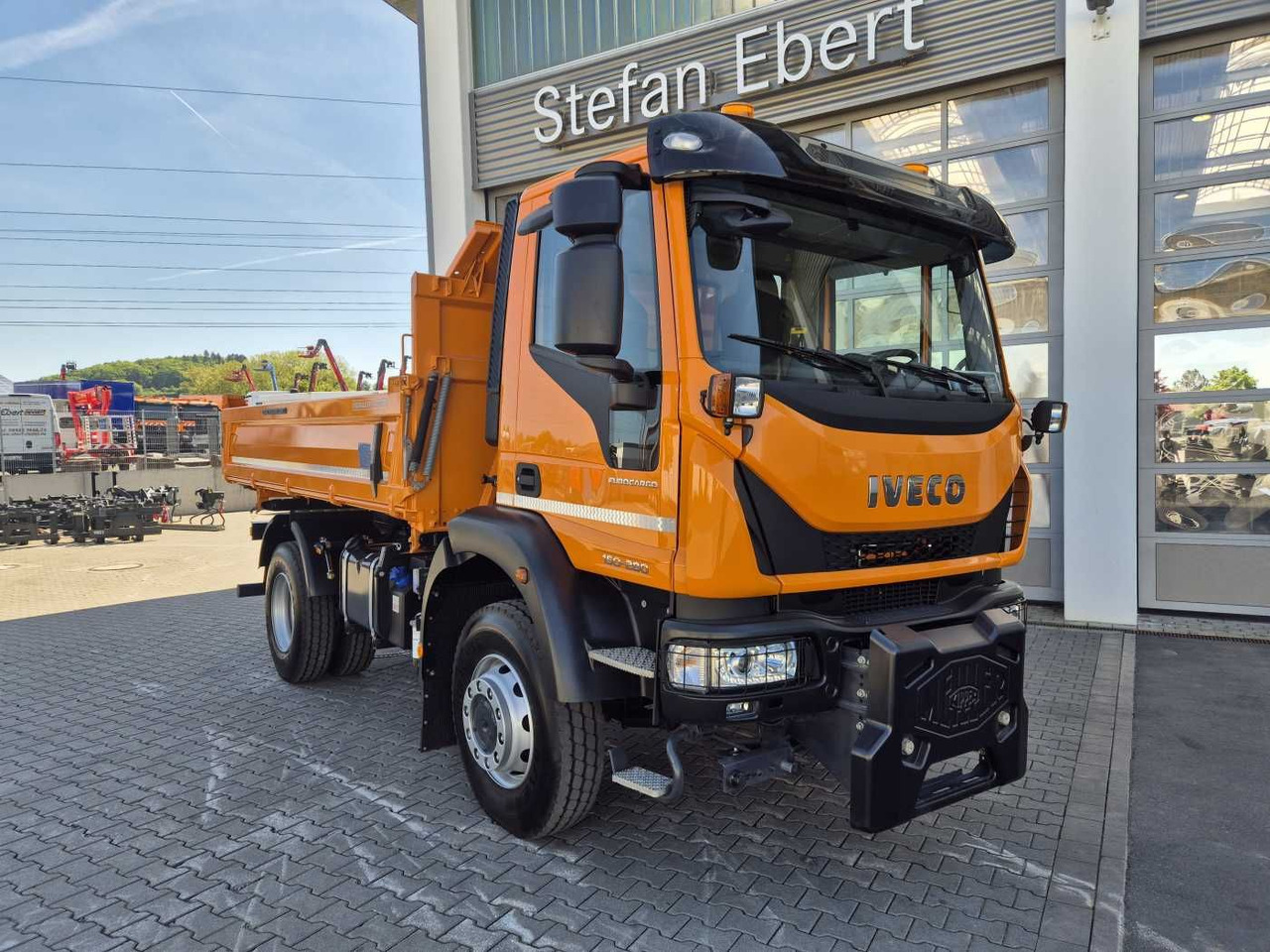 Iveco Eurocargo ML150E28W 4x4 Winterdienst Vorb. 2xAHK - Kravas automašīna pašizgāzējs: foto 3 Iveco Eurocargo ML150E28W 4x4 Winterdienst Vorb. 2xAHK - Kravas automašīna pašizgāzējs: foto 3