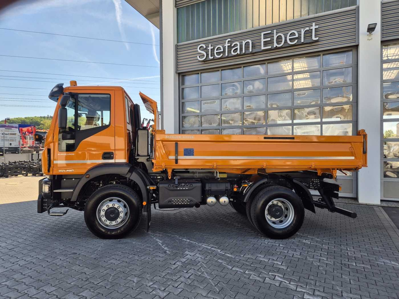 Iveco Eurocargo ML150E28W 4x4 Winterdienst Vorb. 2xAHK - Kravas automašīna pašizgāzējs: foto 4 Iveco Eurocargo ML150E28W 4x4 Winterdienst Vorb. 2xAHK - Kravas automašīna pašizgāzējs: foto 4