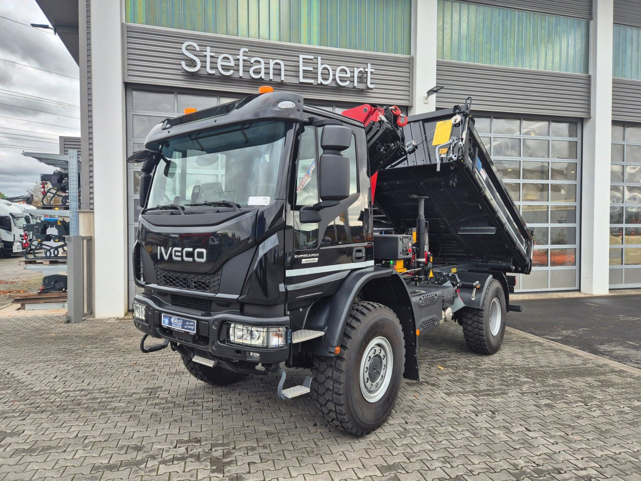 Iveco Eurocargo ML150E32WS 4x4 Kran HMF 1130K Funk AHK - Kravas automašīna pašizgāzējs, Kravas auto ar manipulatoru: foto 2 Iveco Eurocargo ML150E32WS 4x4 Kran HMF 1130K Funk AHK - Kravas automašīna pašizgāzējs, Kravas auto ar manipulatoru: foto 2