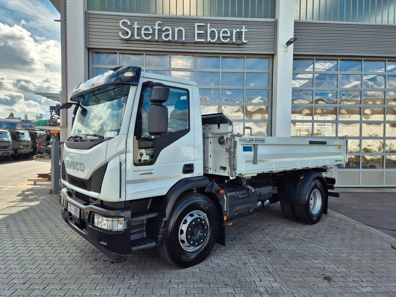 Iveco Eurocargo ML180E32K 4x2 Meiller AHK - Kravas automašīna pašizgāzējs: foto 2 Iveco Eurocargo ML180E32K 4x2 Meiller AHK - Kravas automašīna pašizgāzējs: foto 2
