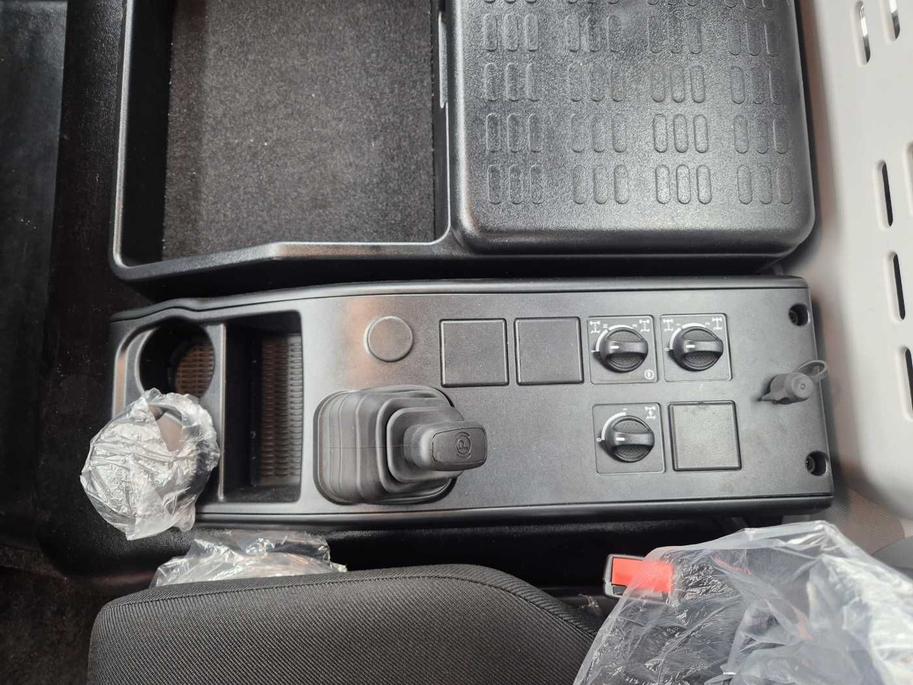 Kravas automašīna pašizgāzējs Iveco ML150E28W 4x4 Meiller Dreiseitenkipper 2xAHK: foto 14 Kravas automašīna pašizgāzējs Iveco ML150E28W 4x4 Meiller Dreiseitenkipper 2xAHK: foto 14