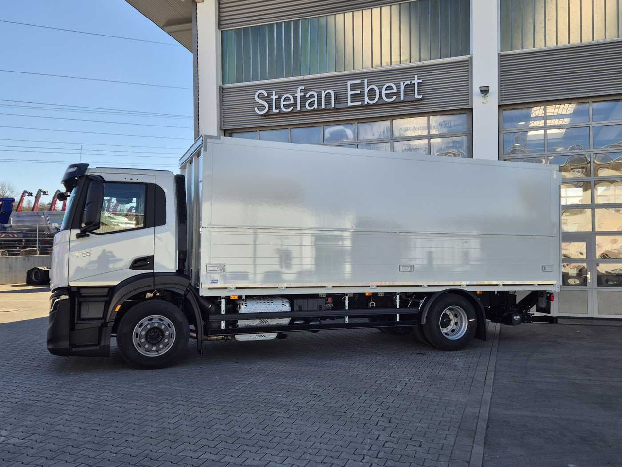 Iveco S-Way AD190S40/FP Böse Schwenkwand LBW 2x AHK - Kravas automašīna dzērienu pārvadāšanai: foto 3 Iveco S-Way AD190S40/FP Böse Schwenkwand LBW 2x AHK - Kravas automašīna dzērienu pārvadāšanai: foto 3