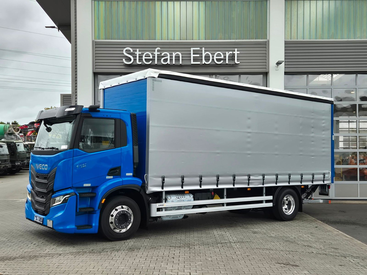 Iveco S-Way AD190S40/P Curtainsider *MirrorCam*LBW* - Kravas automašīna ar tentu: foto 4 Iveco S-Way AD190S40/P Curtainsider *MirrorCam*LBW* - Kravas automašīna ar tentu: foto 4
