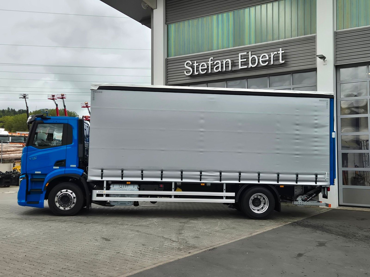 Iveco S-Way AD190S40/P Curtainsider *MirrorCam*LBW* - Kravas automašīna ar tentu: foto 5 Iveco S-Way AD190S40/P Curtainsider *MirrorCam*LBW* - Kravas automašīna ar tentu: foto 5