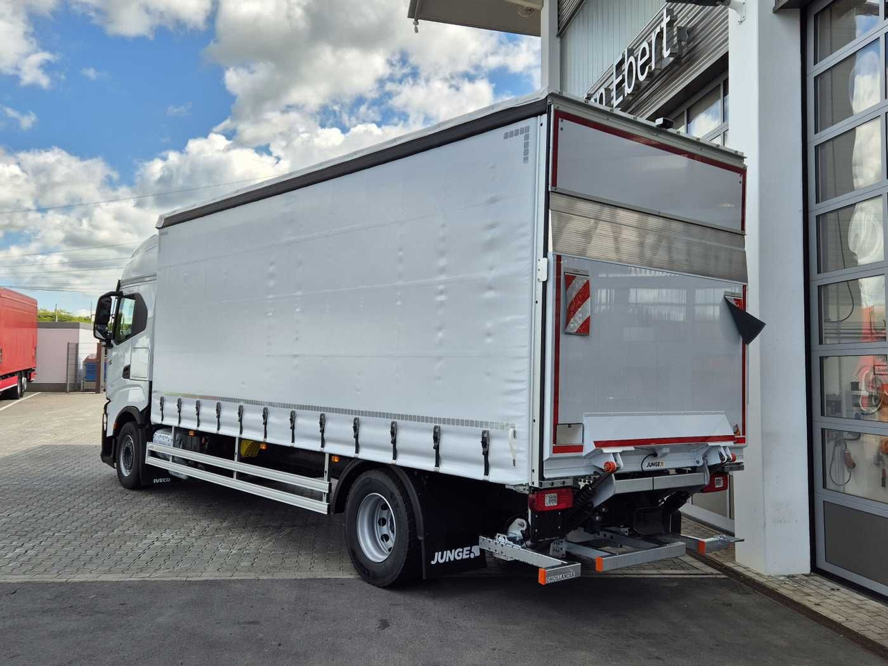 Iveco S-Way AS190S42/P Schiebeplanen LBW 2.000kg AHK - Kravas automašīna ar tentu: foto 5 Iveco S-Way AS190S42/P Schiebeplanen LBW 2.000kg AHK - Kravas automašīna ar tentu: foto 5