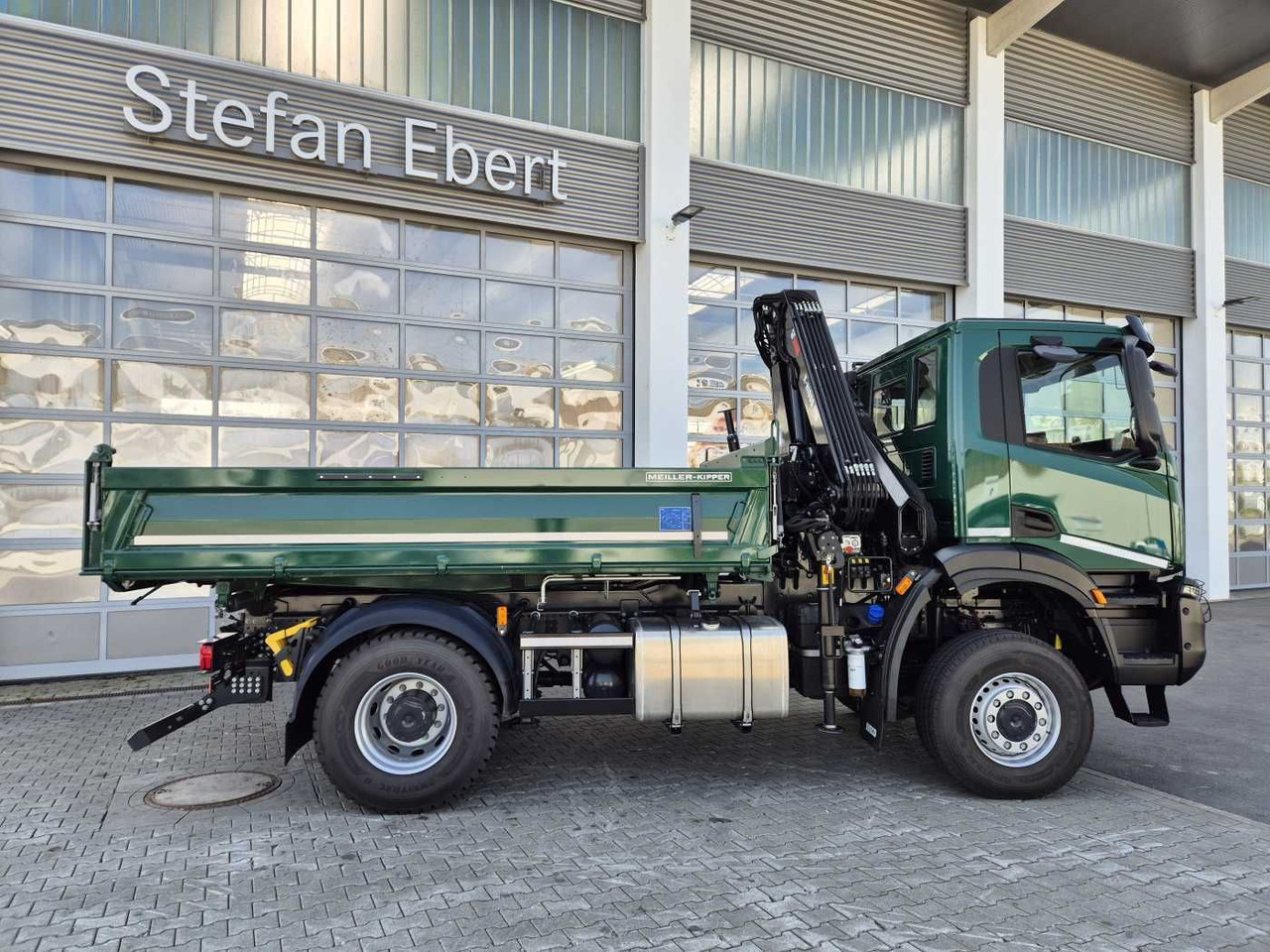 Iveco T-Way AD190T36W/P 4x4 HIAB X-HIDUO 118E-3 Funk - Kravas automašīna pašizgāzējs, Kravas auto ar manipulatoru: foto 5 Iveco T-Way AD190T36W/P 4x4 HIAB X-HIDUO 118E-3 Funk - Kravas automašīna pašizgāzējs, Kravas auto ar manipulatoru: foto 5