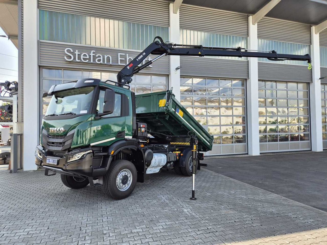 Iveco T-Way AD190T36W/P 4x4 HIAB X-HIDUO 118E-3 Funk - Kravas automašīna pašizgāzējs, Kravas auto ar manipulatoru: foto 1 Iveco T-Way AD190T36W/P 4x4 HIAB X-HIDUO 118E-3 Funk - Kravas automašīna pašizgāzējs, Kravas auto ar manipulatoru: foto 1