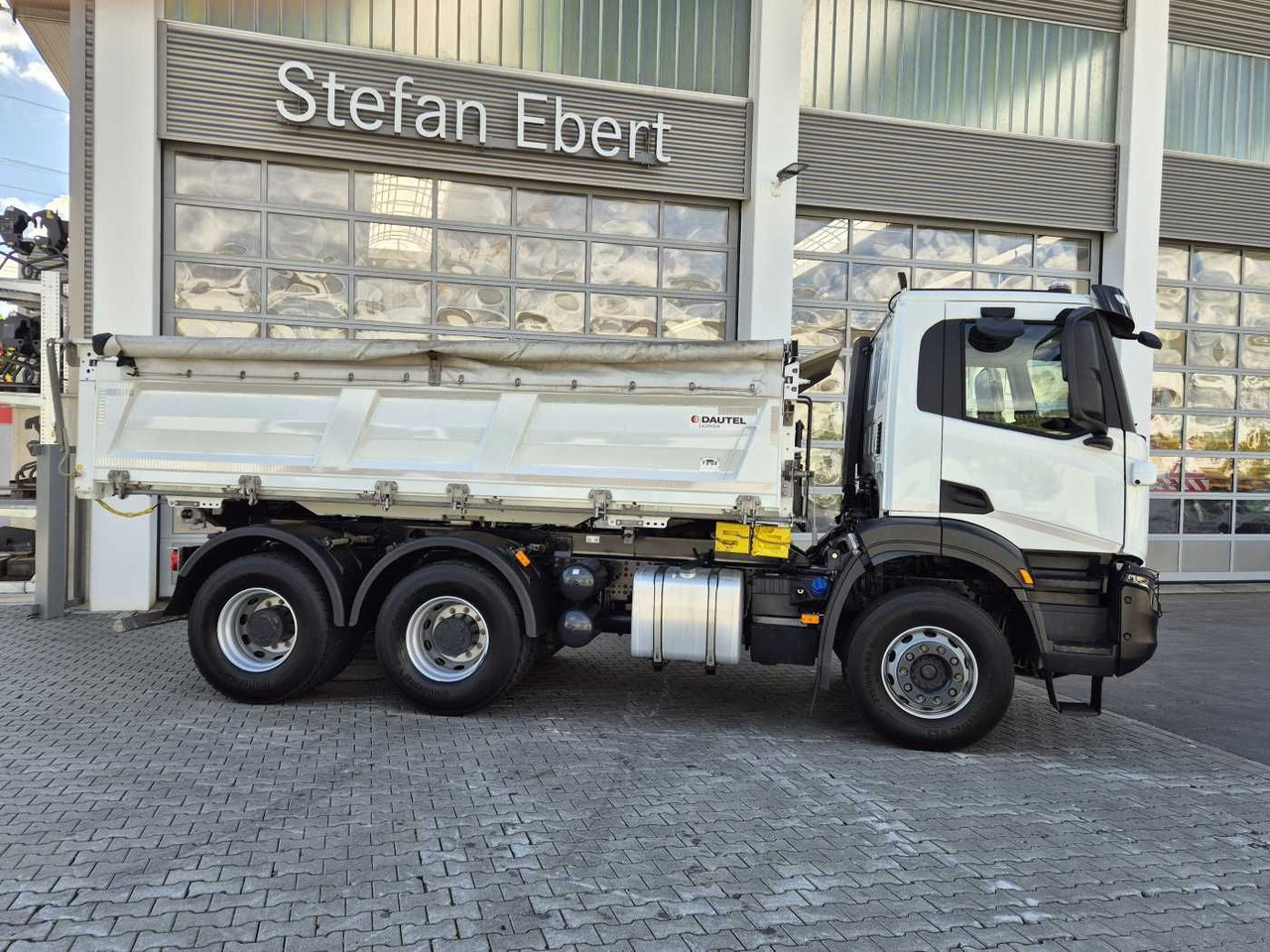Iveco X-Way AD300X48Z HR 6x4 Intarder Bordmatic Kamera - Kravas automašīna pašizgāzējs: foto 5 Iveco X-Way AD300X48Z HR 6x4 Intarder Bordmatic Kamera - Kravas automašīna pašizgāzējs: foto 5