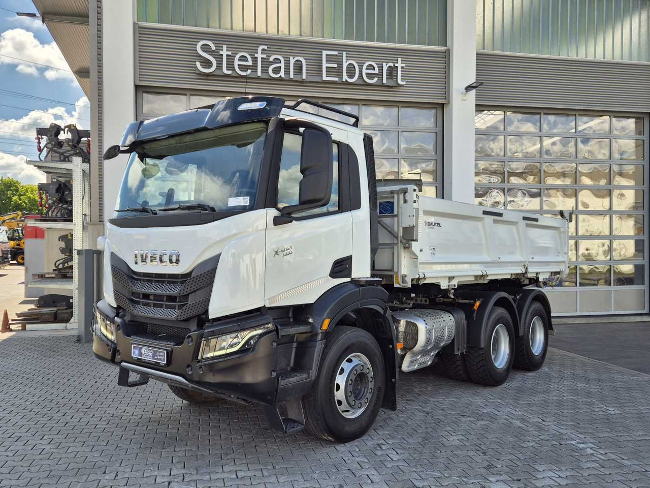 Iveco X-Way AD300X48Z HR 6x4 Intarder Bordmatic Kamera - Kravas automašīna pašizgāzējs: foto 2 Iveco X-Way AD300X48Z HR 6x4 Intarder Bordmatic Kamera - Kravas automašīna pašizgāzējs: foto 2