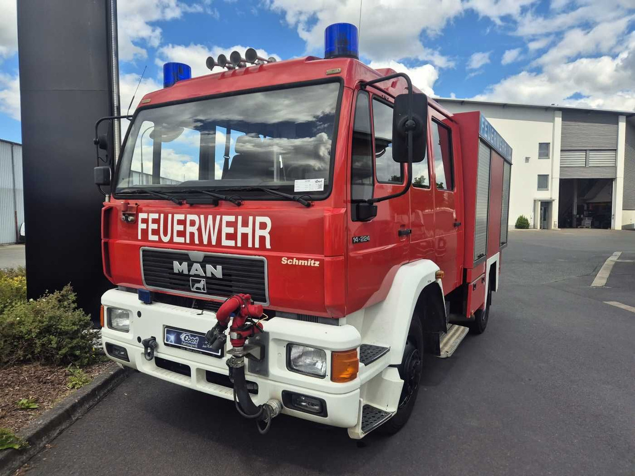 MAN 14.224 4x4 TLF 16/29 Tanklöschfahrzeug Feuerwehr - Kravas automašīna: foto 2 MAN 14.224 4x4 TLF 16/29 Tanklöschfahrzeug Feuerwehr - Kravas automašīna: foto 2