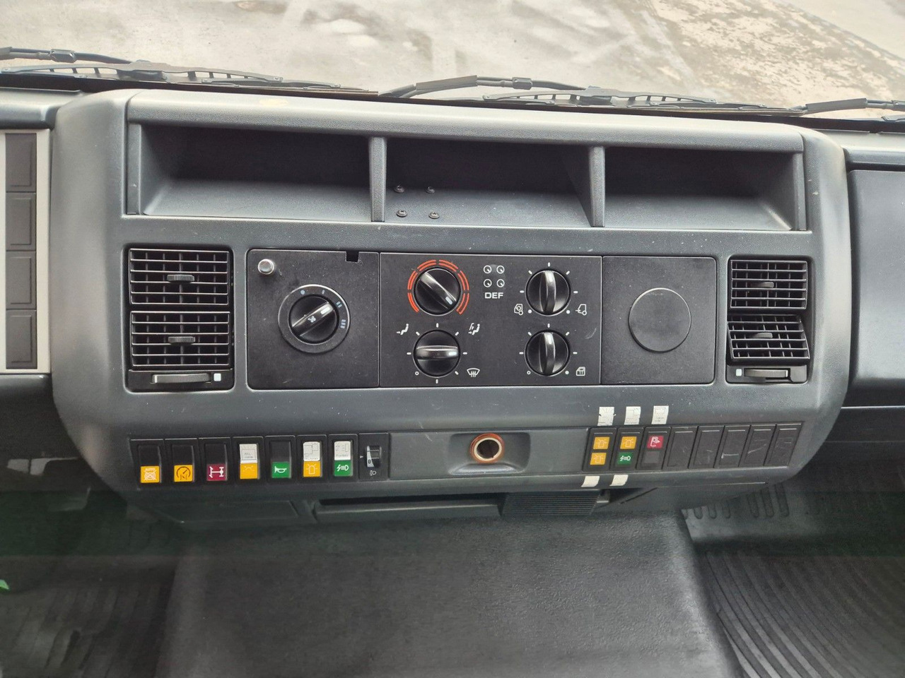 Kravas automašīna MAN LE 9.150 Feuerwehr Schmitz GW-6 Gerätewagen: foto 31