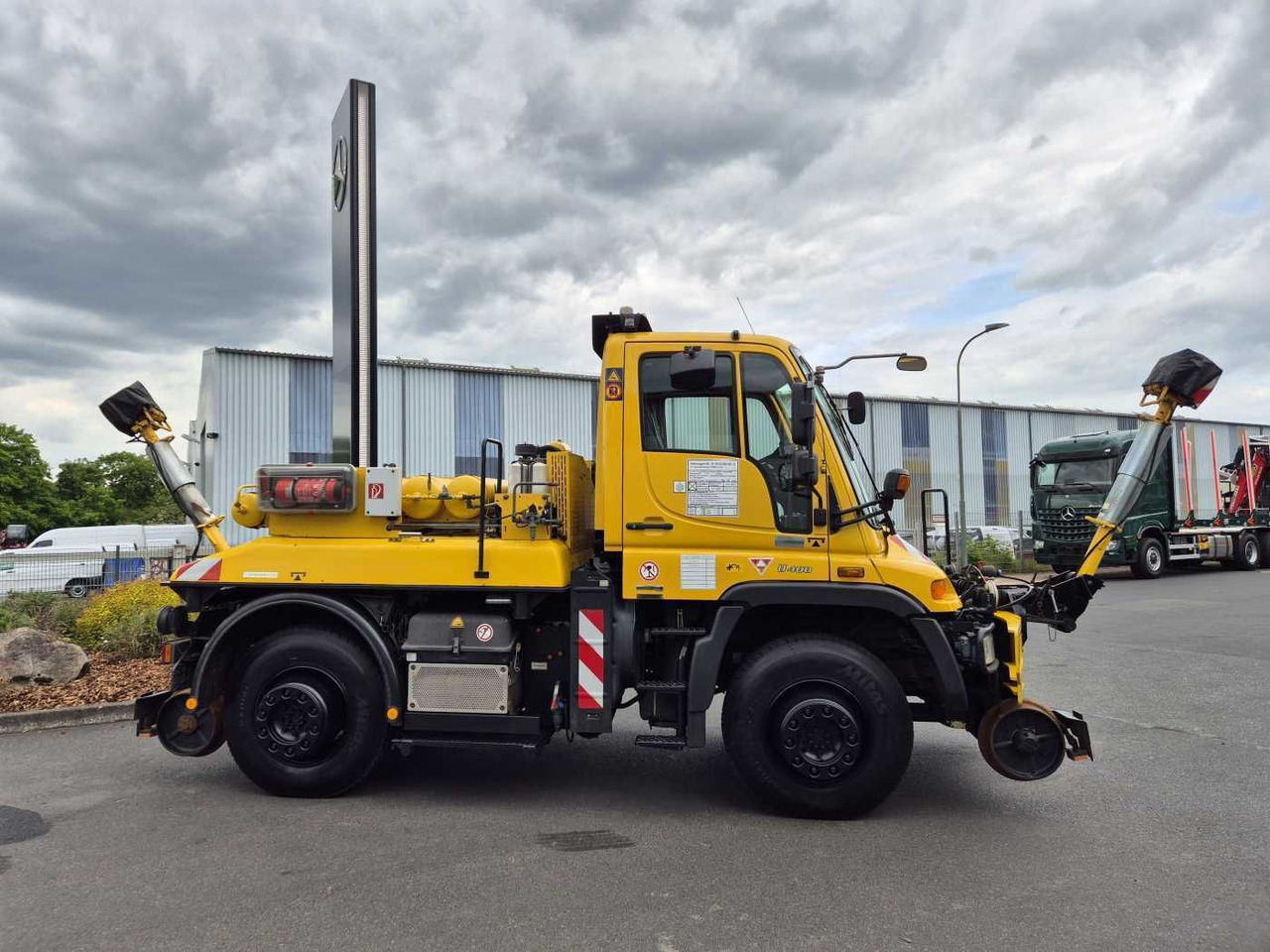 Unimog U400 4x4 Zweiwege ZAGRO 800t/52 Achsen Funk - Kravas automašīna: foto 5 Unimog U400 4x4 Zweiwege ZAGRO 800t/52 Achsen Funk - Kravas automašīna: foto 5