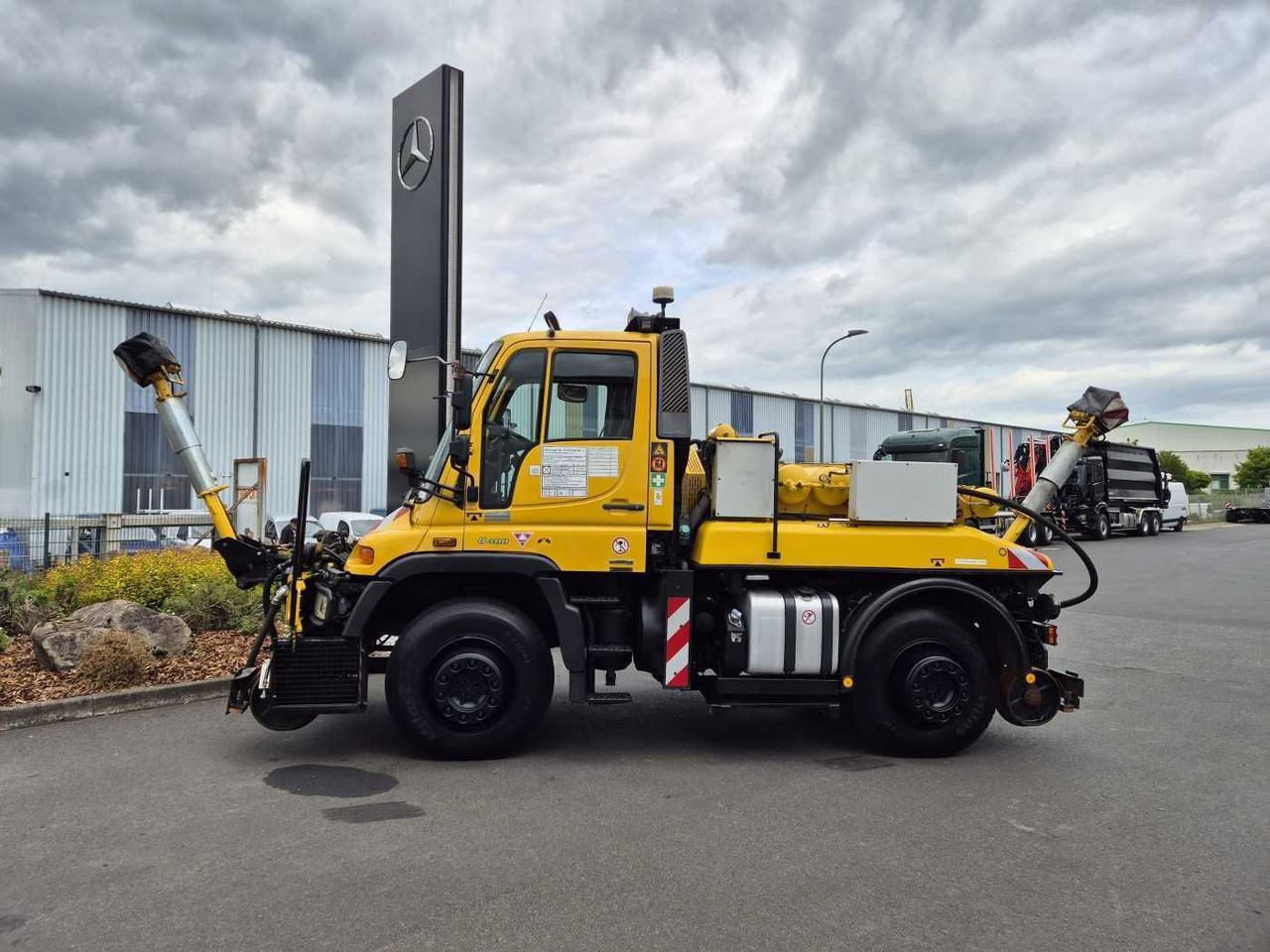 Unimog U400 4x4 Zweiwege ZAGRO 800t/52 Achsen Funk - Kravas automašīna: foto 4 Unimog U400 4x4 Zweiwege ZAGRO 800t/52 Achsen Funk - Kravas automašīna: foto 4