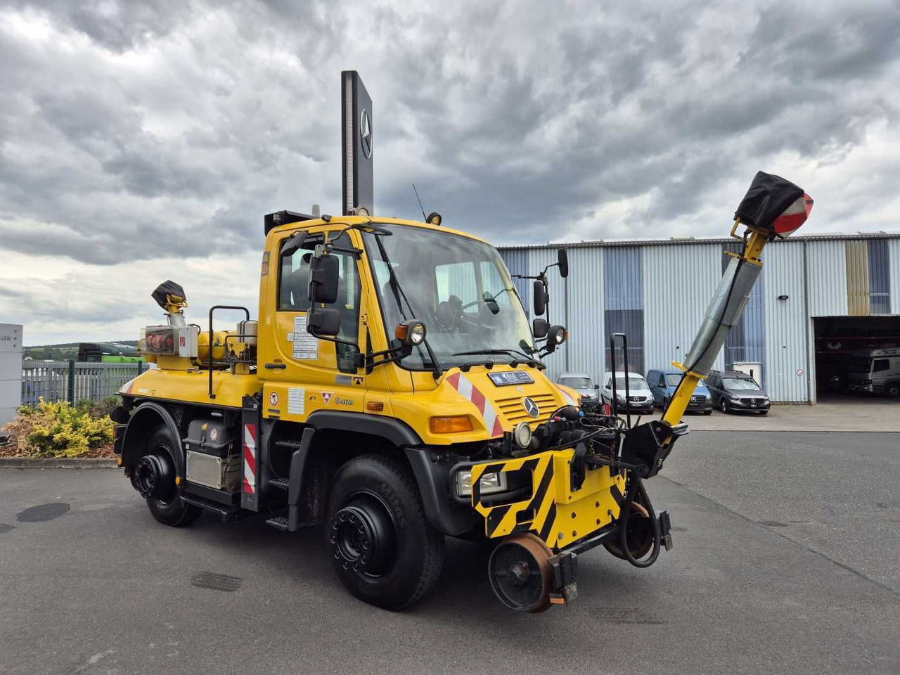 Unimog U400 4x4 Zweiwege ZAGRO 800t/52 Achsen Funk - Kravas automašīna: foto 3 Unimog U400 4x4 Zweiwege ZAGRO 800t/52 Achsen Funk - Kravas automašīna: foto 3