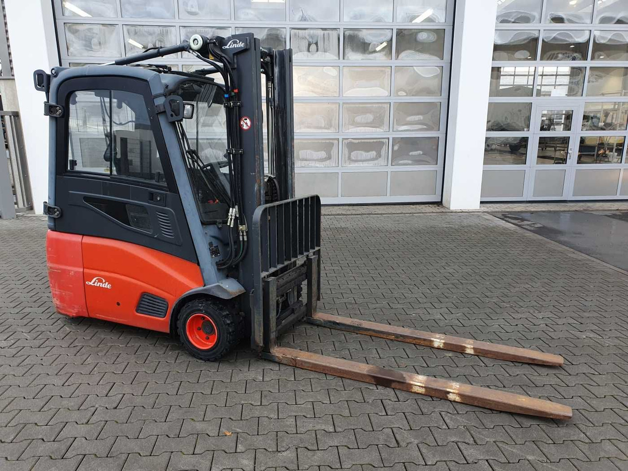 Linde E18 - 01 / Triplex: 4.50m! / SS / nur 5.672h! - Elektroiekrāvējs: foto 2 Linde E18 - 01 / Triplex: 4.50m! / SS / nur 5.672h! - Elektroiekrāvējs: foto 2