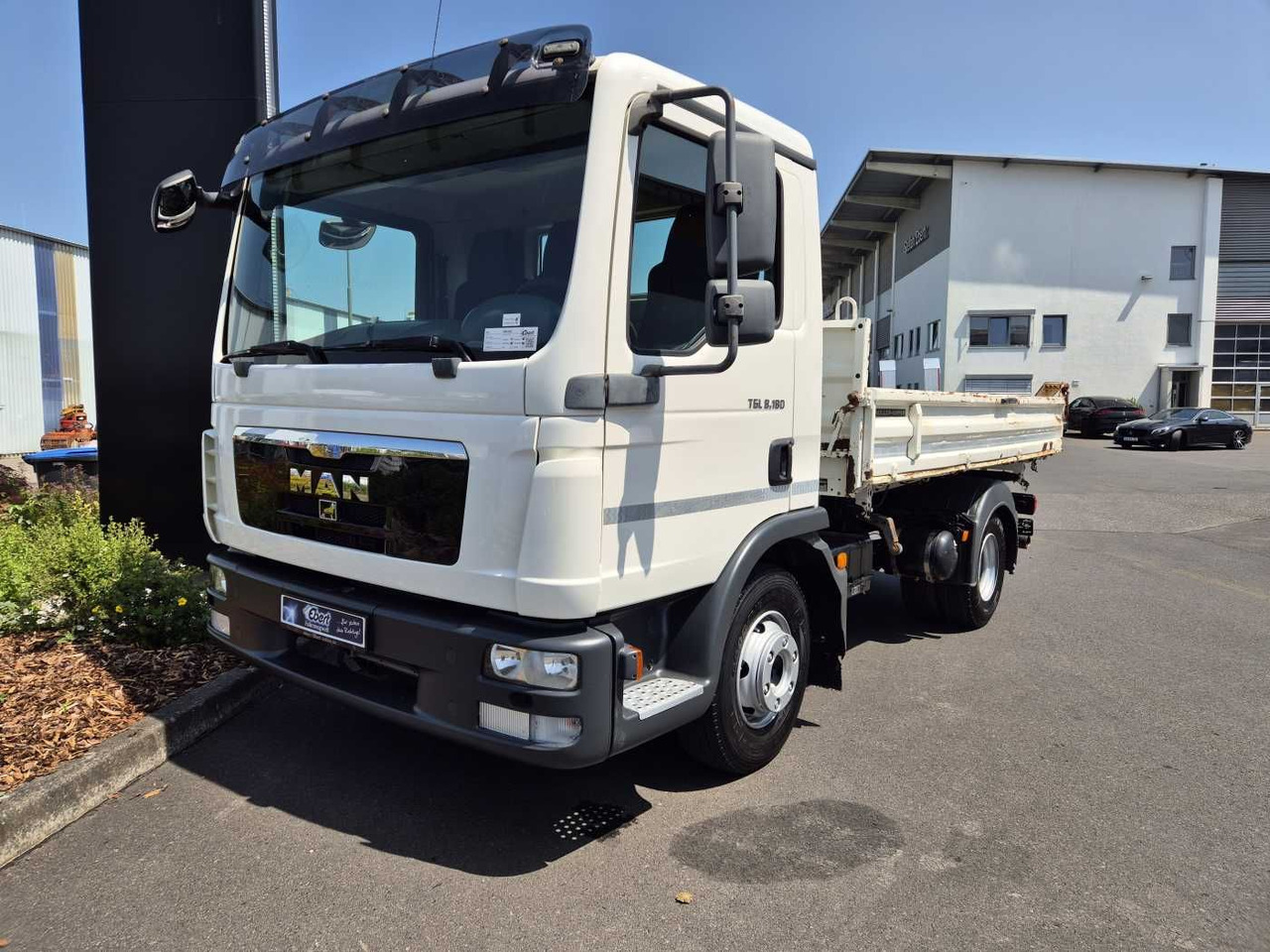 MAN TGL 8.180 4x2 BB Meiller Kipper 2x AHK 3 Sitze - Komercauto pašizgāzējs: foto 2 MAN TGL 8.180 4x2 BB Meiller Kipper 2x AHK 3 Sitze - Komercauto pašizgāzējs: foto 2