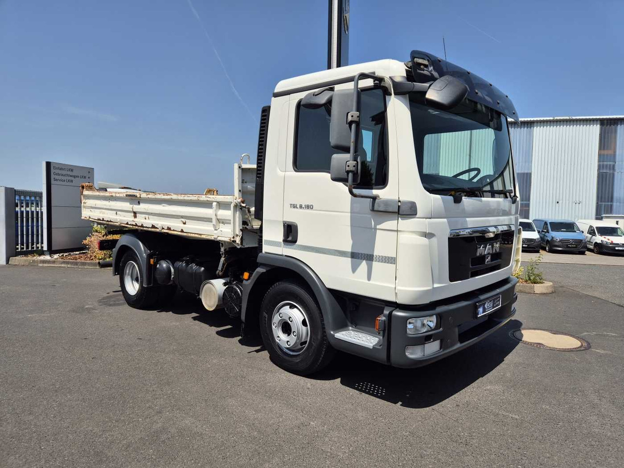 MAN TGL 8.180 4x2 BB Meiller Kipper 2x AHK 3 Sitze - Komercauto pašizgāzējs: foto 5 MAN TGL 8.180 4x2 BB Meiller Kipper 2x AHK 3 Sitze - Komercauto pašizgāzējs: foto 5
