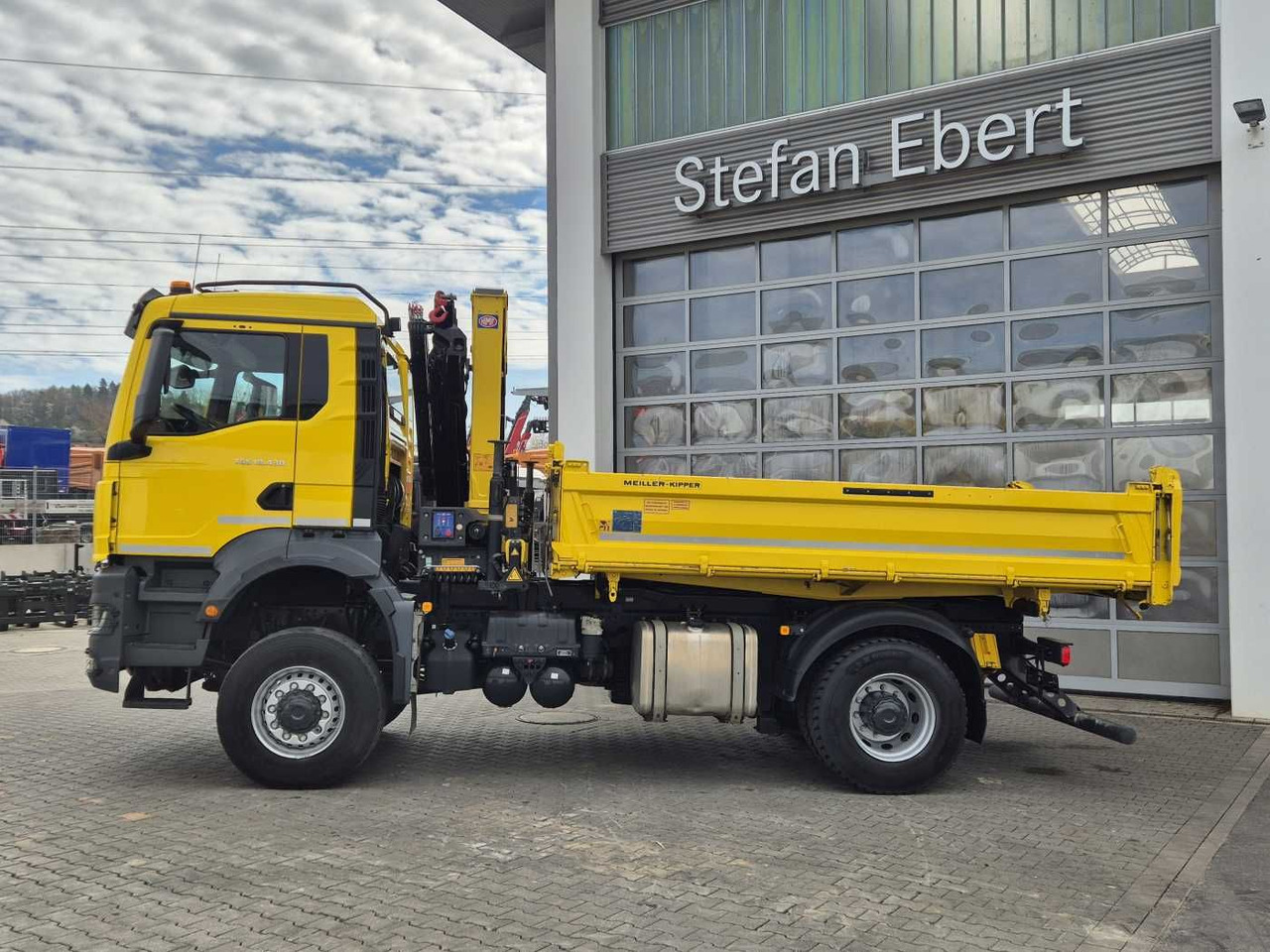 MAN TGS 18.430 4x4 BL Kran HMF 1130K-RCS Funk AHK - Kravas automašīna pašizgāzējs: foto 4 MAN TGS 18.430 4x4 BL Kran HMF 1130K-RCS Funk AHK - Kravas automašīna pašizgāzējs: foto 4