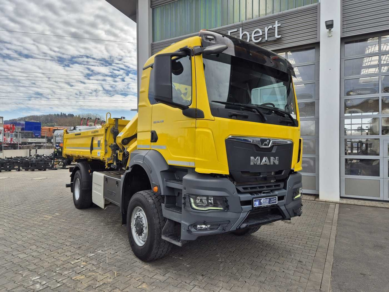 MAN TGS 18.430 4x4 BL Kran HMF 1130K-RCS Funk AHK - Kravas auto ar manipulatoru: foto 3 MAN TGS 18.430 4x4 BL Kran HMF 1130K-RCS Funk AHK - Kravas auto ar manipulatoru: foto 3