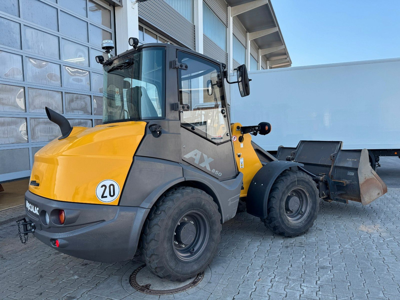 MECALAC AX850 / nur 671h / 11.2022 / Gabel / Schaufel - Riteņu iekrāvējs: foto 3 MECALAC AX850 / nur 671h / 11.2022 / Gabel / Schaufel - Riteņu iekrāvējs: foto 3