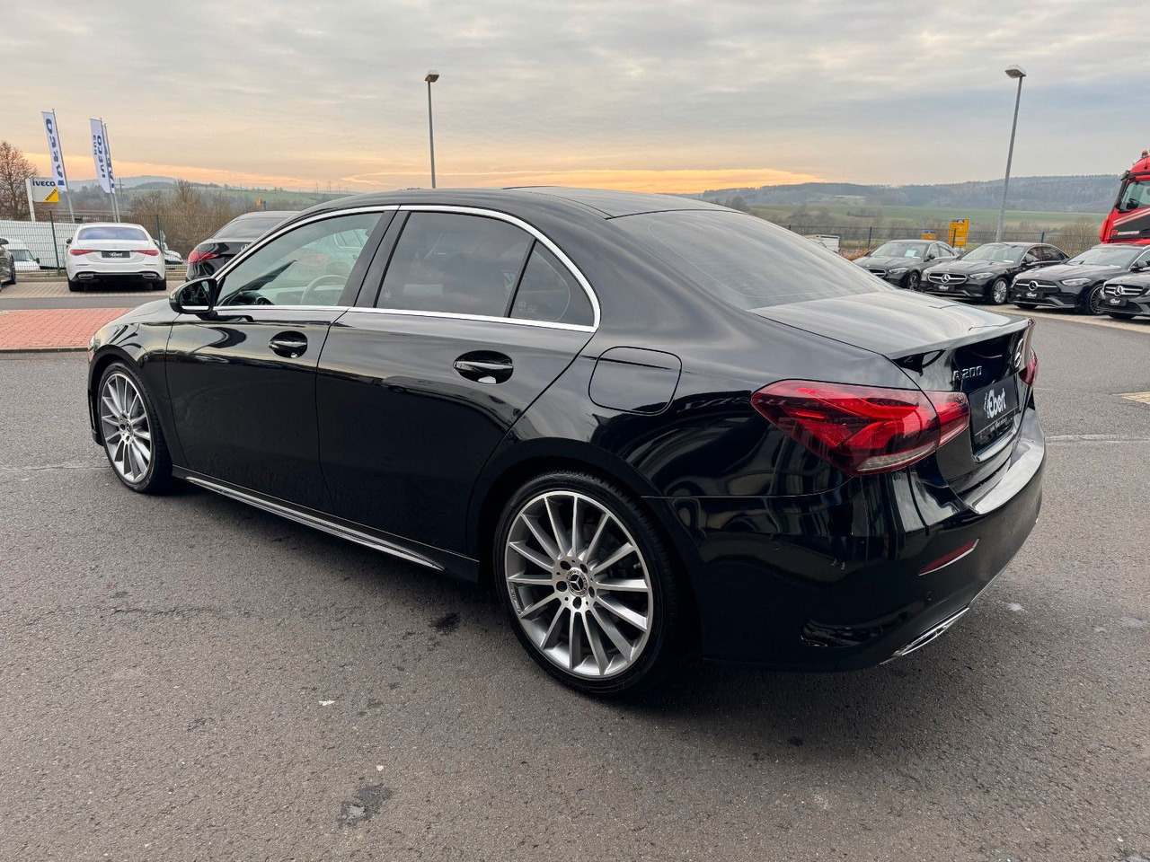 Mercedes-Benz A 200 AMG 19"+Ambiente+R-Kamera+Pano+LED+MBUX - Sedans: foto 3 Mercedes-Benz A 200 AMG 19"+Ambiente+R-Kamera+Pano+LED+MBUX - Sedans: foto 3