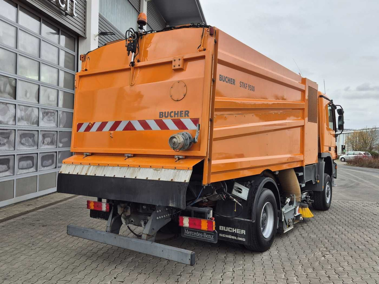 Ielu tīrīšanas mašīna Mercedes-Benz Actros 2032 A 4x4 Bucher STKF 9500 Airport 30x: foto 9