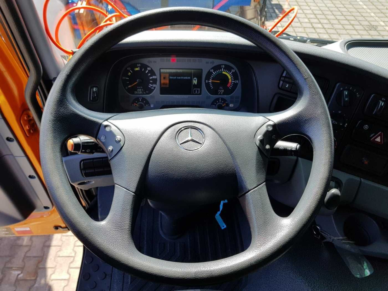 Ielu tīrīšanas mašīna Mercedes-Benz Actros 2032 A 4x4 Bucher STKF 9500 Airport: foto 14