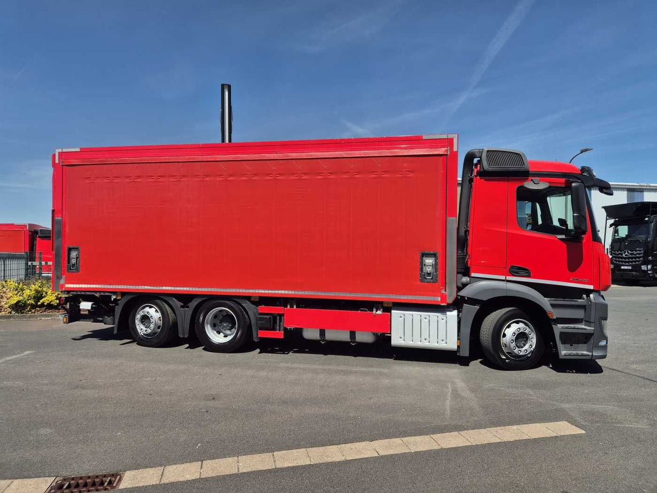 Mercedes-Benz Antos 2540 LnR 6x2 LBW Schiebeplanen AHK - Kravas automašīna dzērienu pārvadāšanai: foto 5 Mercedes-Benz Antos 2540 LnR 6x2 LBW Schiebeplanen AHK - Kravas automašīna dzērienu pārvadāšanai: foto 5