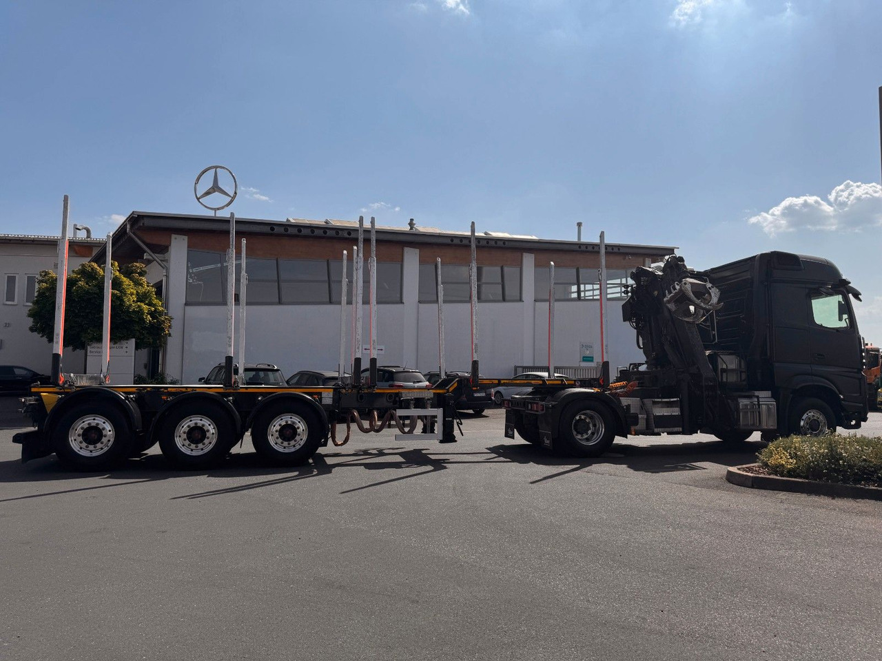 Mercedes-Benz Arocs 1853 LS 4x4 HAD Palfinger Q170Z96+Doll H3L - Kokvedējs, Kravas auto ar manipulatoru: foto 4 Mercedes-Benz Arocs 1853 LS 4x4 HAD Palfinger Q170Z96+Doll H3L - Kokvedējs, Kravas auto ar manipulatoru: foto 4