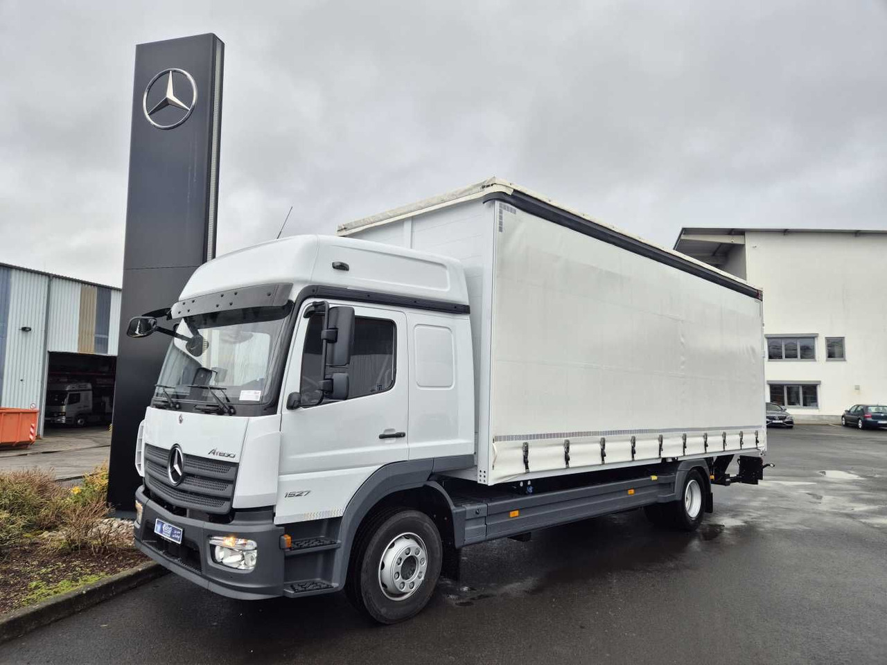 Mercedes-Benz Atego 1527 L L-Haus LBW Palfinger 1.500kg 2 Bett - Kravas automašīna ar tentu: foto 1 Mercedes-Benz Atego 1527 L L-Haus LBW Palfinger 1.500kg 2 Bett - Kravas automašīna ar tentu: foto 1