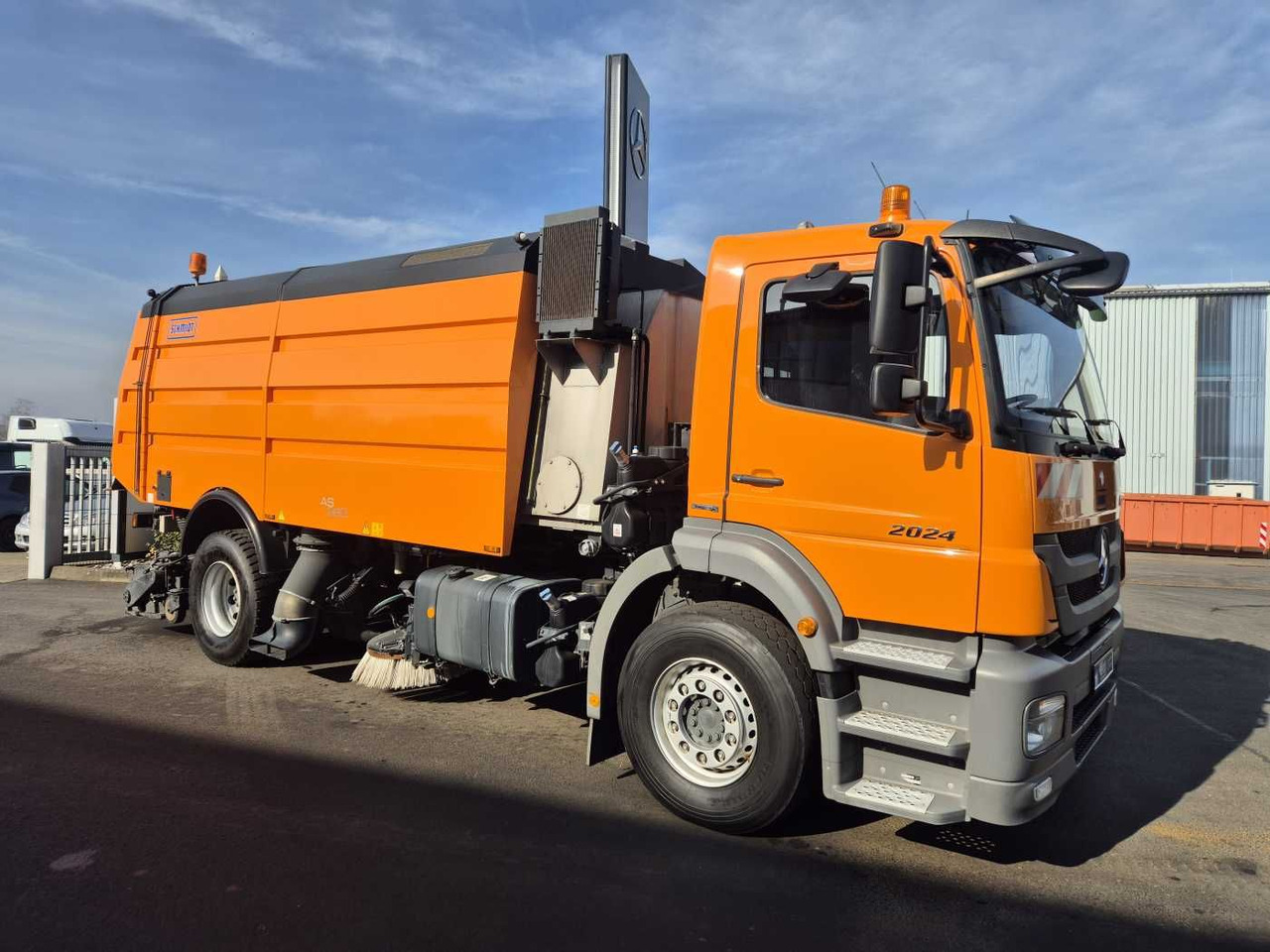 Mercedes-Benz Axor 2024 L Schmidt Airportsweeper AS 990 - Ielu tīrīšanas mašīna: foto 2 Mercedes-Benz Axor 2024 L Schmidt Airportsweeper AS 990 - Ielu tīrīšanas mašīna: foto 2