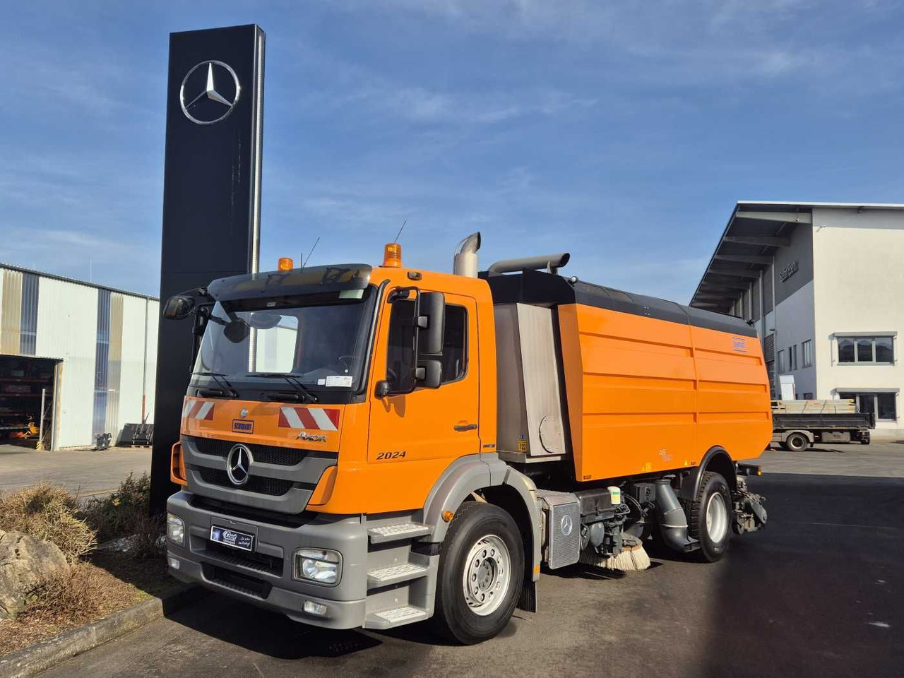 Mercedes-Benz Axor 2024 L Schmidt Airportsweeper AS 990 - Ielu tīrīšanas mašīna: foto 1 Mercedes-Benz Axor 2024 L Schmidt Airportsweeper AS 990 - Ielu tīrīšanas mašīna: foto 1