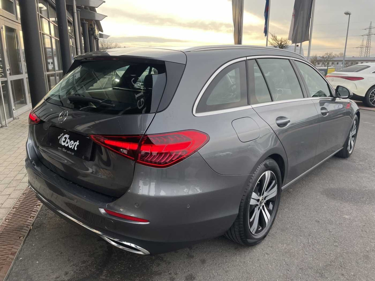 Mercedes-Benz C 180 T 9G AVANTGARDE+R-Kamera +PANO+SHZ+SPIEGEL - Vieglā automašīna: foto 4 Mercedes-Benz C 180 T 9G AVANTGARDE+R-Kamera +PANO+SHZ+SPIEGEL - Vieglā automašīna: foto 4