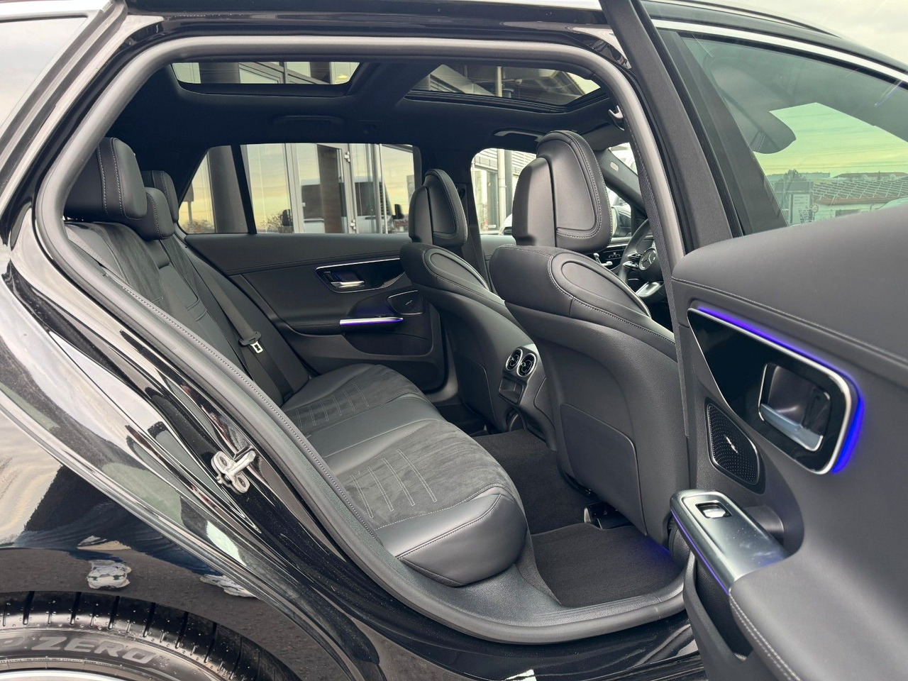 Mercedes-Benz C 200d T AMG+Pano+AHK+Distr+Digital+360 - Universālis: foto 5 Mercedes-Benz C 200d T AMG+Pano+AHK+Distr+Digital+360 - Universālis: foto 5