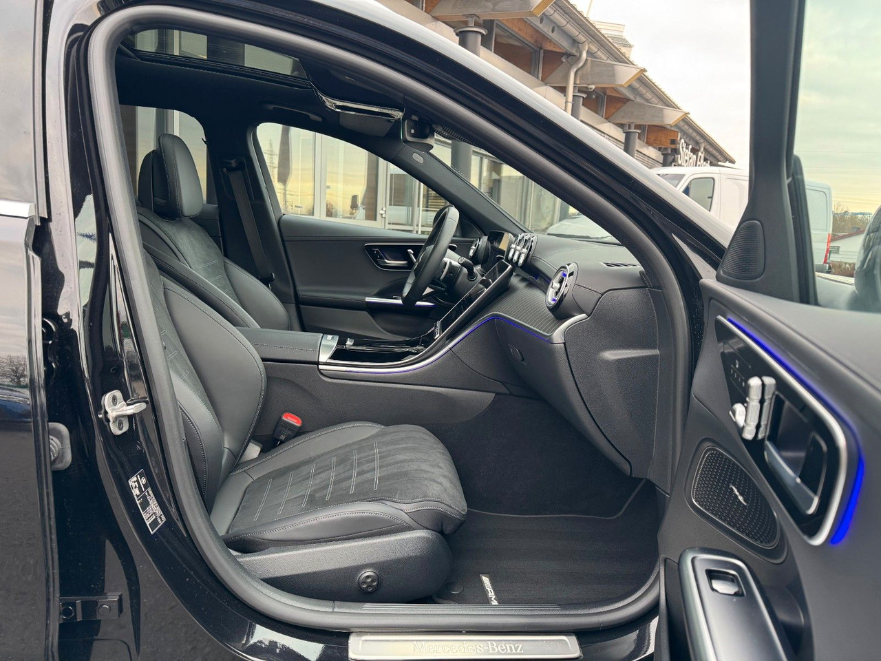 Mercedes-Benz C 200d T AMG+Pano+AHK+Distr+Digital+360 - Universālis: foto 4 Mercedes-Benz C 200d T AMG+Pano+AHK+Distr+Digital+360 - Universālis: foto 4