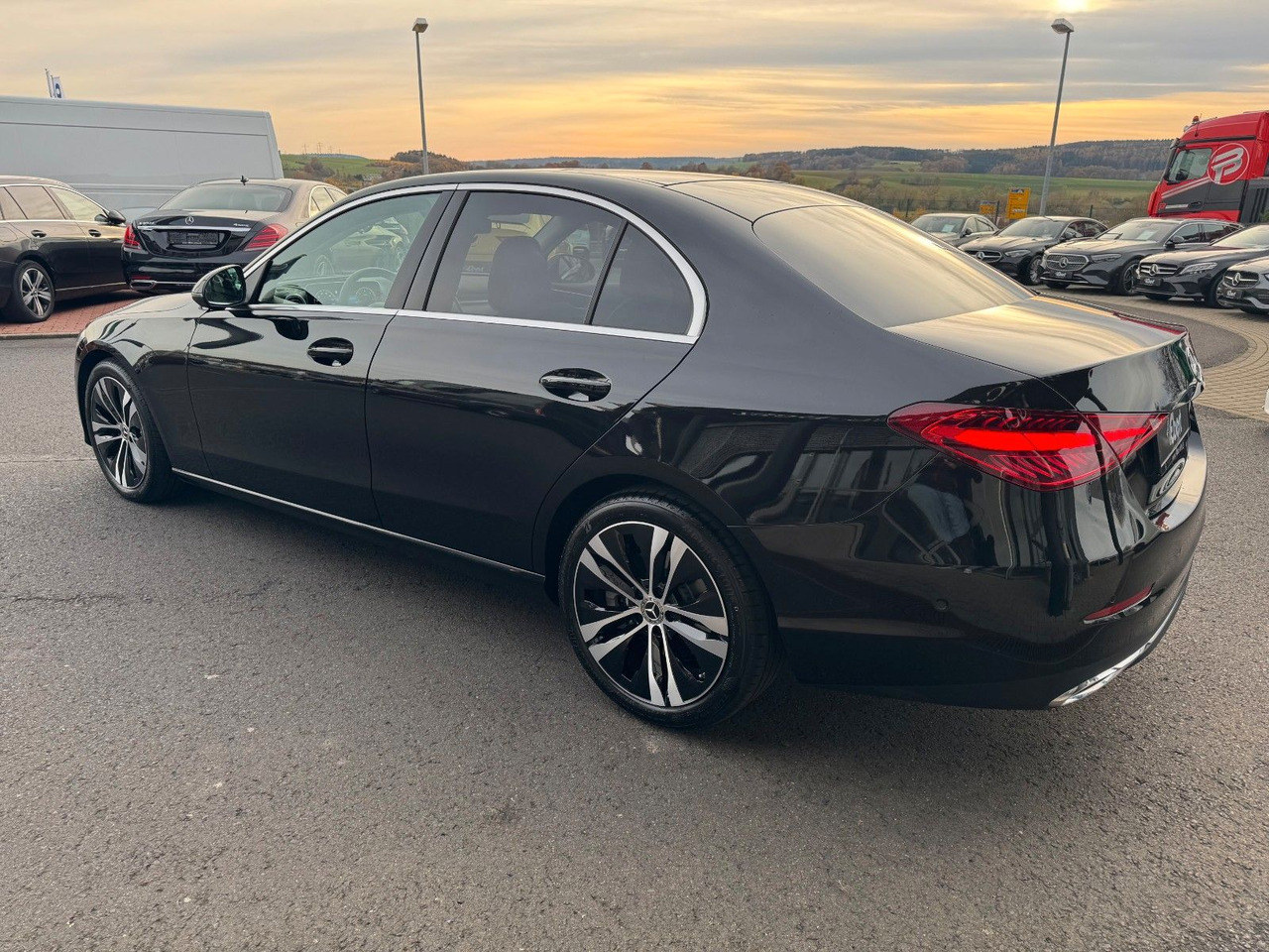 Mercedes-Benz C 220d Avantgarde+Pano+HUD+RFK+TotW+AmbiPrem - Sedans: foto 4 Mercedes-Benz C 220d Avantgarde+Pano+HUD+RFK+TotW+AmbiPrem - Sedans: foto 4