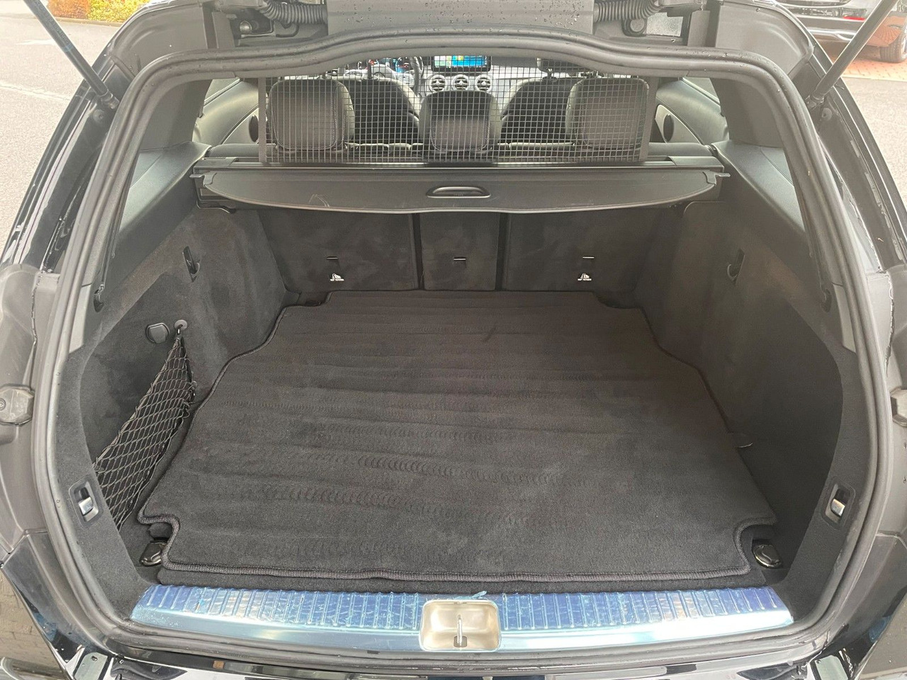 Mercedes-Benz C 220d NightEdition+AMG+Distr+SportfahrW+RFK - Universālis: foto 5 Mercedes-Benz C 220d NightEdition+AMG+Distr+SportfahrW+RFK - Universālis: foto 5