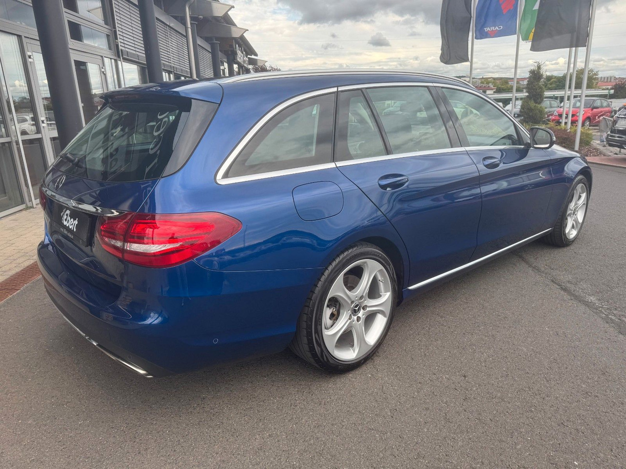Mercedes-Benz C 300 T Avantgarde+Ambiente+LED+IHC+SpiegelP - Universālis: foto 4 Mercedes-Benz C 300 T Avantgarde+Ambiente+LED+IHC+SpiegelP - Universālis: foto 4