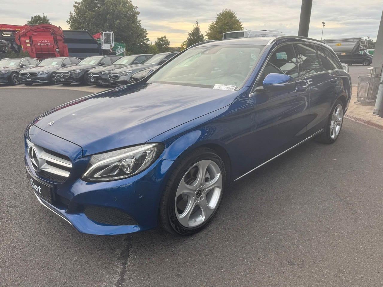 Mercedes-Benz C 300 T Avantgarde+Ambiente+LED+IHC+SpiegelP - Universālis: foto 2 Mercedes-Benz C 300 T Avantgarde+Ambiente+LED+IHC+SpiegelP - Universālis: foto 2