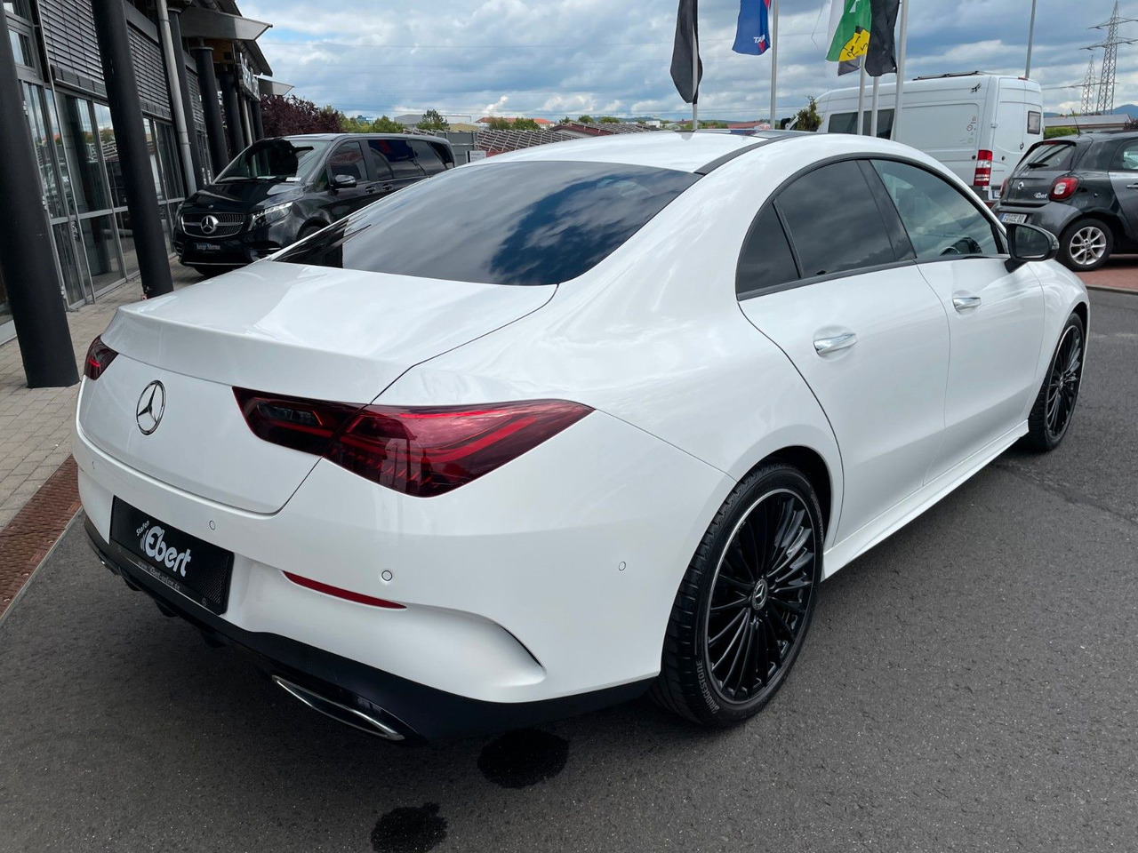 Mercedes-Benz CLA 200 AMG Pano+R-Kamera+19" - Vieglā automašīna: foto 4 Mercedes-Benz CLA 200 AMG Pano+R-Kamera+19" - Vieglā automašīna: foto 4